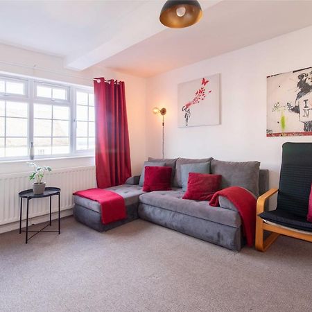 Stylish & Central 2 Bedroom Apartment - Fast Wifi كاسل دونينغتون المظهر الخارجي الصورة